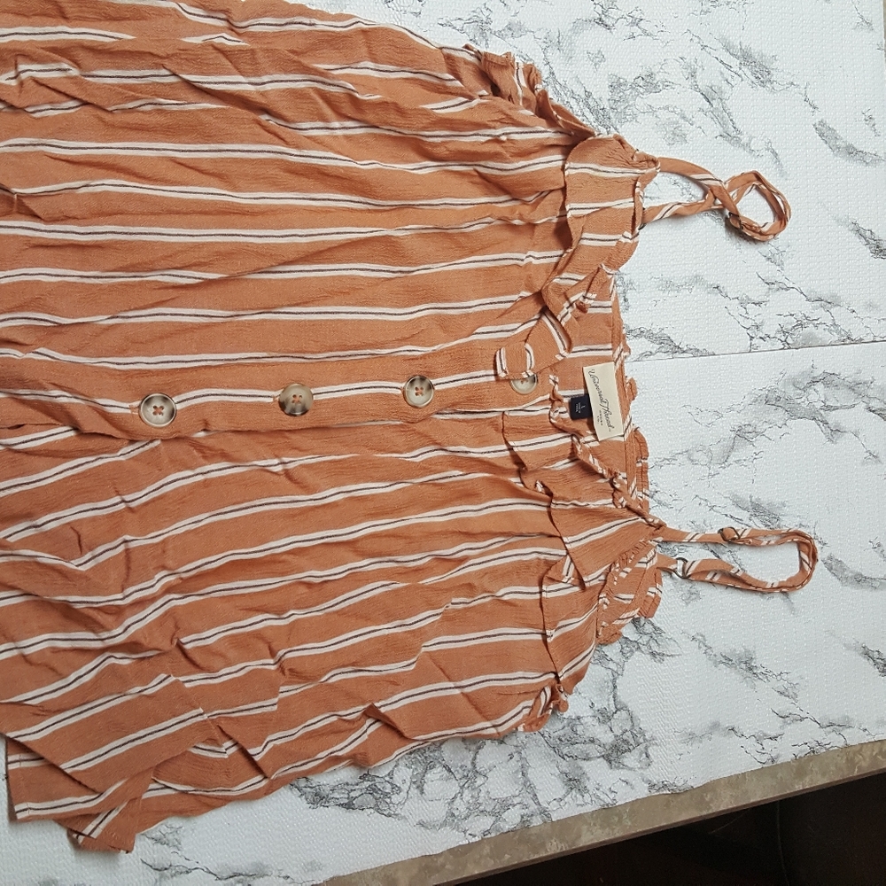 Universal Threads woman's sleeveless top large